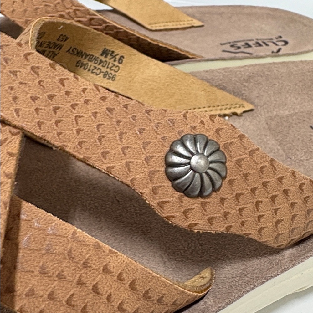 Cliffs by WHITE MOUNTAIN Brown Tan Textured Crisscross Slide Sandals - Picture 5 of 5